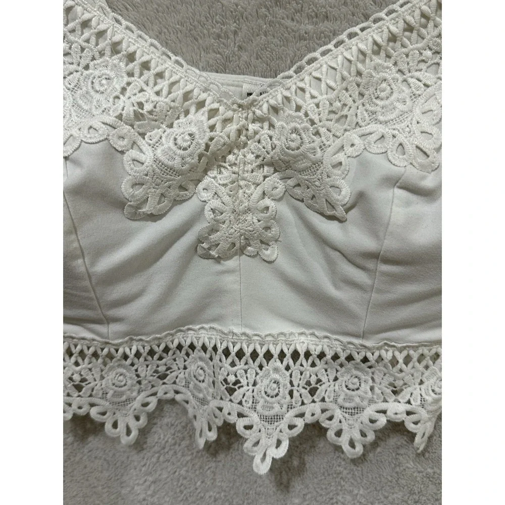 Mudd Y2K Bralette Size Medium White Floral Lace Removable Pads‎ Feminine